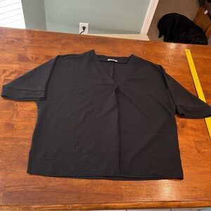 Zenana Black Airflow v neck blouse size large